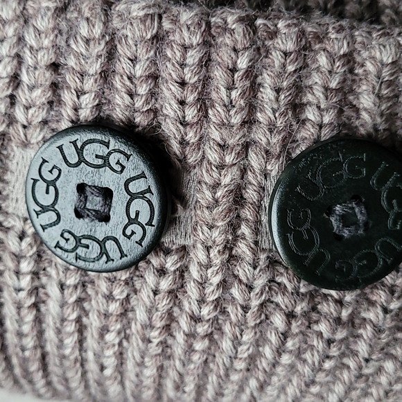 UGG Cardy # 5649 soft brown knit with Ugg wooden 2 button boots. Size 5 - Picture 9 of 16